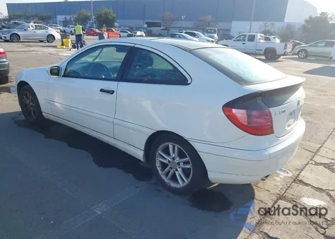 2002 Mercedes-Benz C 230 z USA, uszkodzony, nr VIN WDBRN47J82A226829